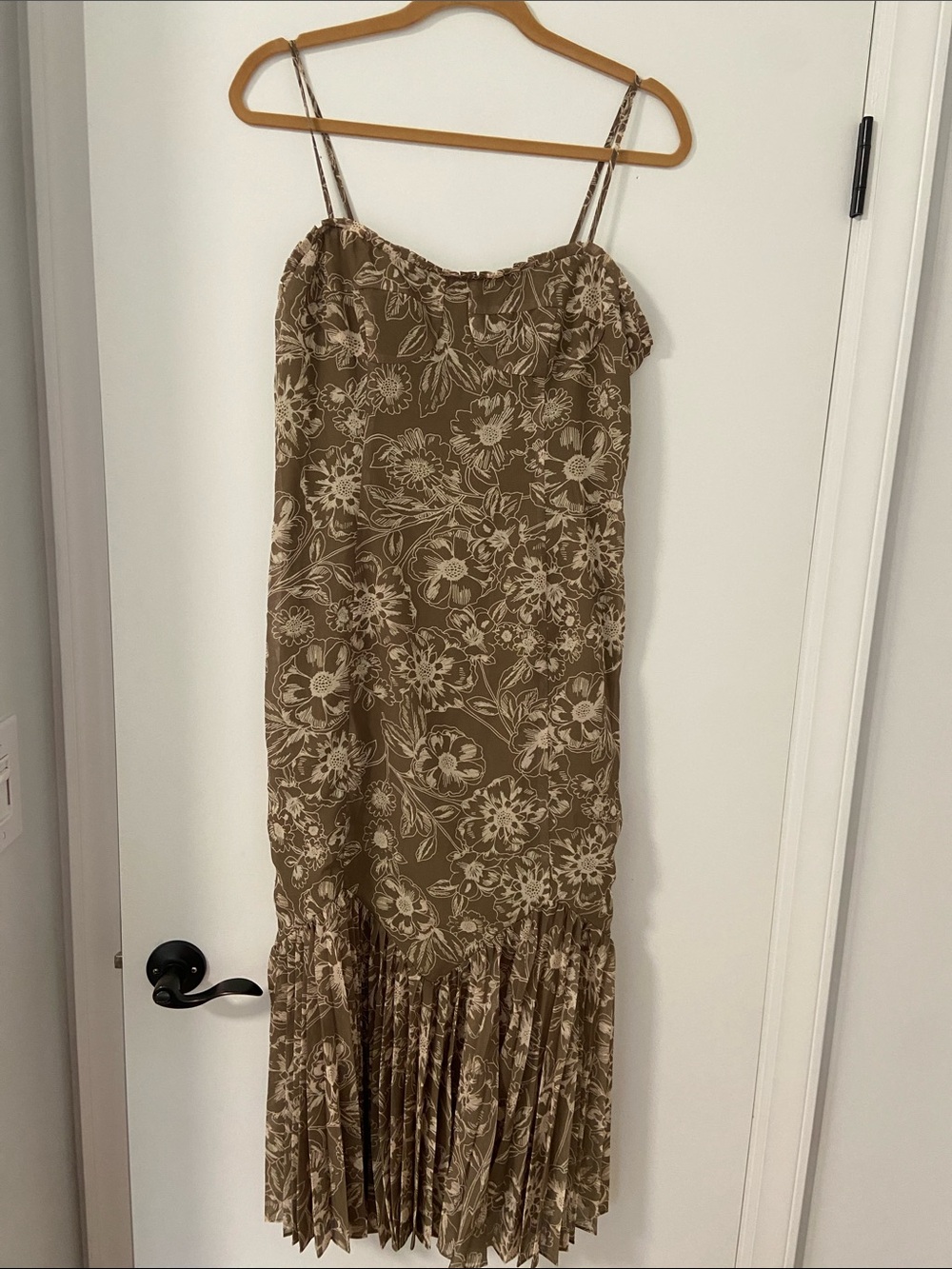 Petal & Pup Ashton Midi Dress Olive Floral - Picture 3 of 11